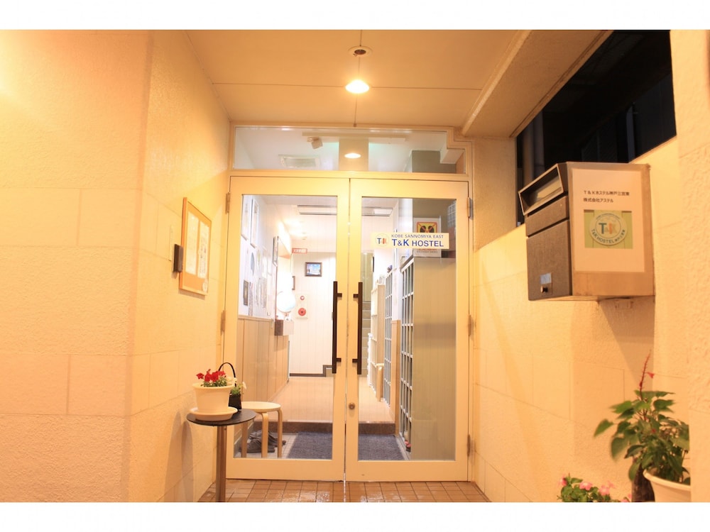 T K Hostel Kobe Sannomiya East 8/37