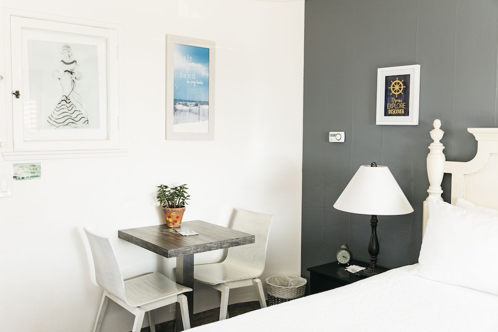 Seaside Laguna Inn & Suites 36/50