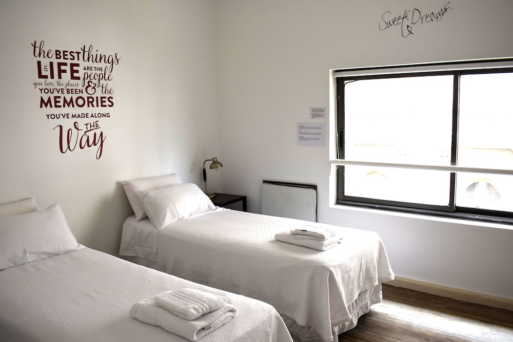 غرفة بسرير كوين بحمام خاص، BA Stop Hotel House 3/9