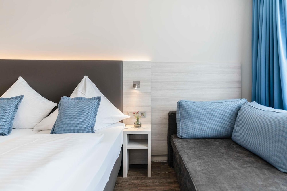 Westend Hotel 48/53