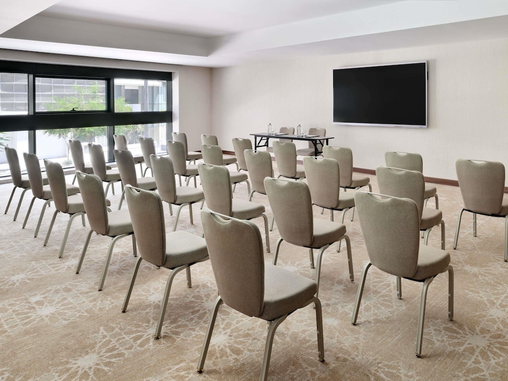 Movenpick Hotel Apartments Downtown Dubai 54/64
