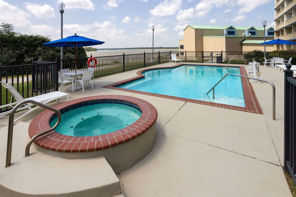WaterView Casino and Hotel Trademark Collection by Wyndham 24/28