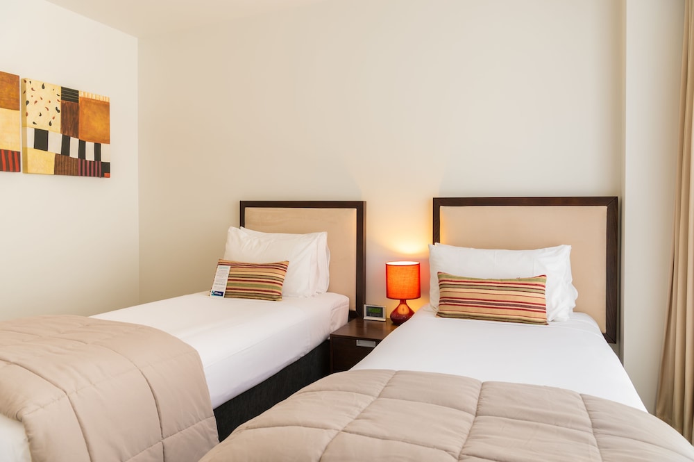 2 BEDROOMS, SUITE, CITY VIEW, BALCONY
