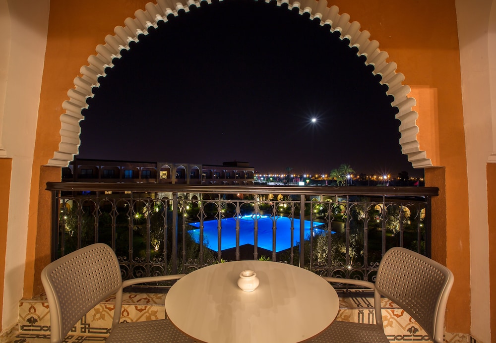 Hotel Riad Ennakhil 63/74