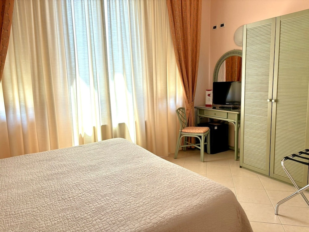 Hotel Delle Rose 15/50