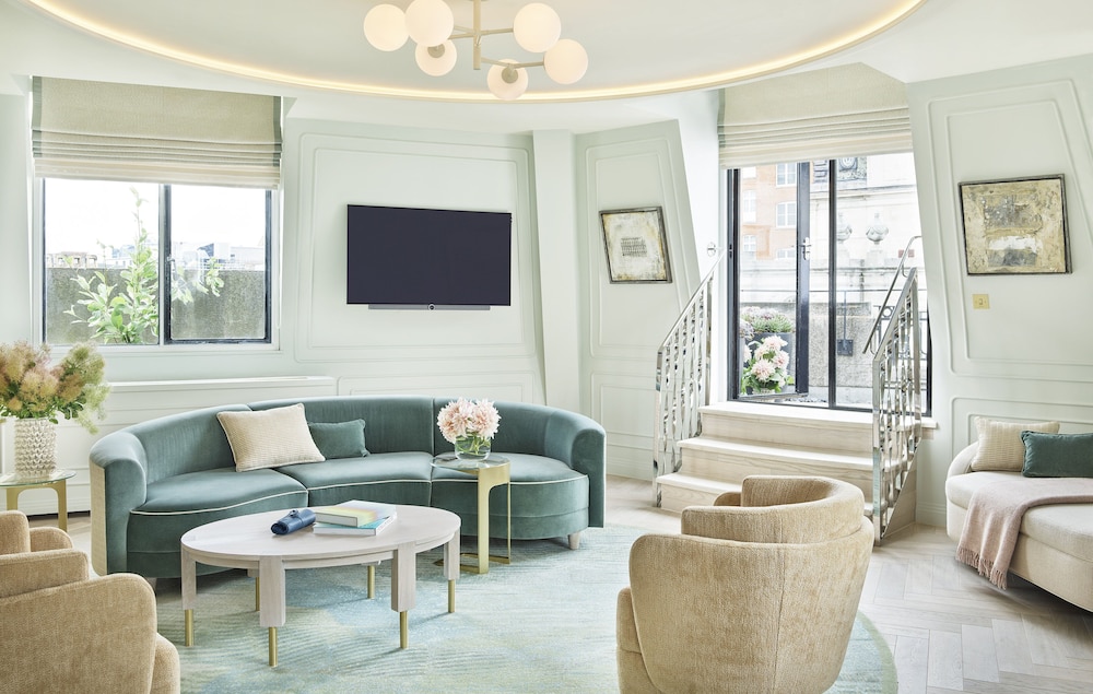 One Aldwych 42/62