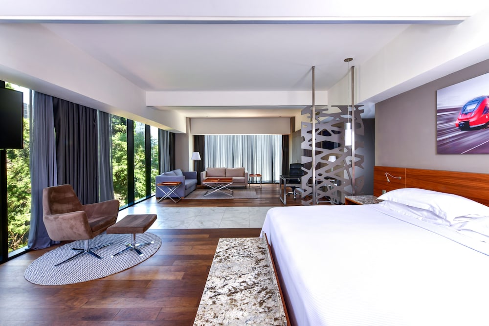 MASTER, SUITE