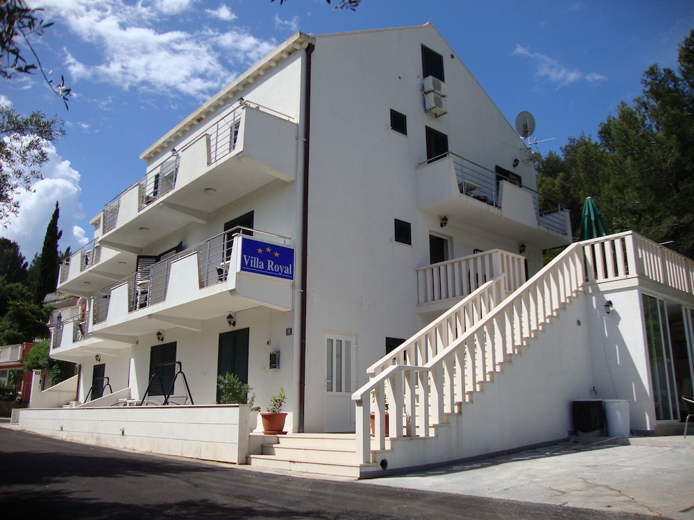 Villa Royal 6/26