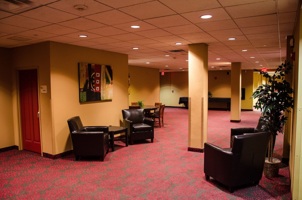 Holiday Inn Pewaukee-Milwaukee West 19/31