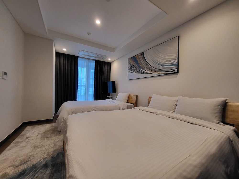 CINEMA, FAMILY, SUITE