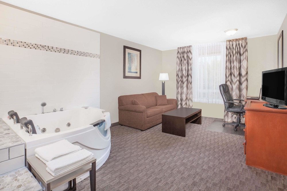 Super 8 by Wyndham Athabasca AB 17/31