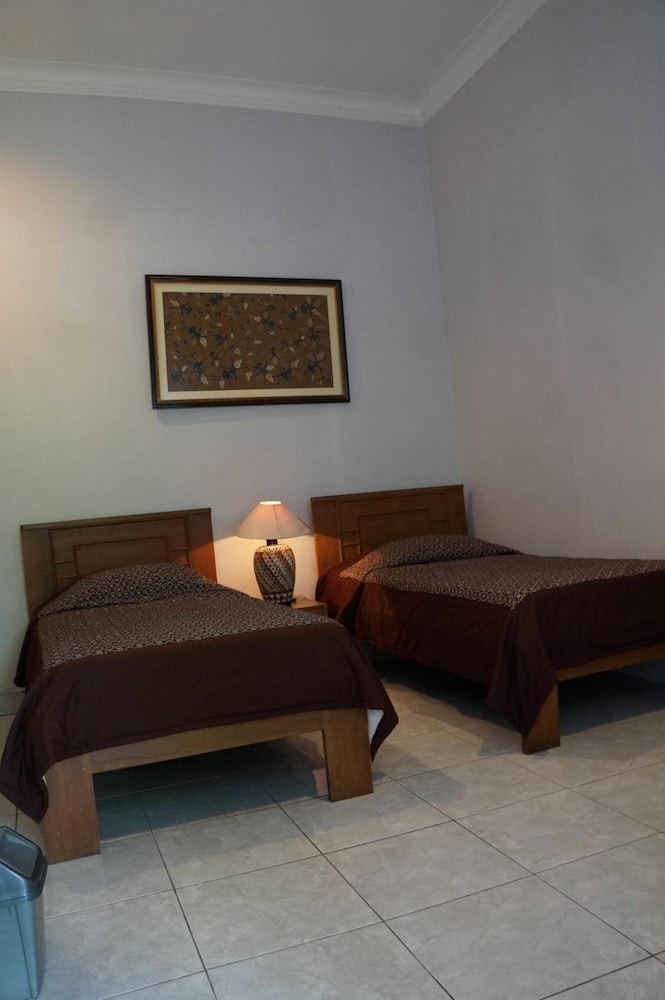 Hotel Kirana 35/54