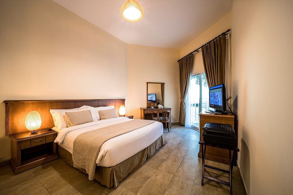 2 Bedrooms, Ambassador, Suite, Twin Beds, King Bed, Beach View