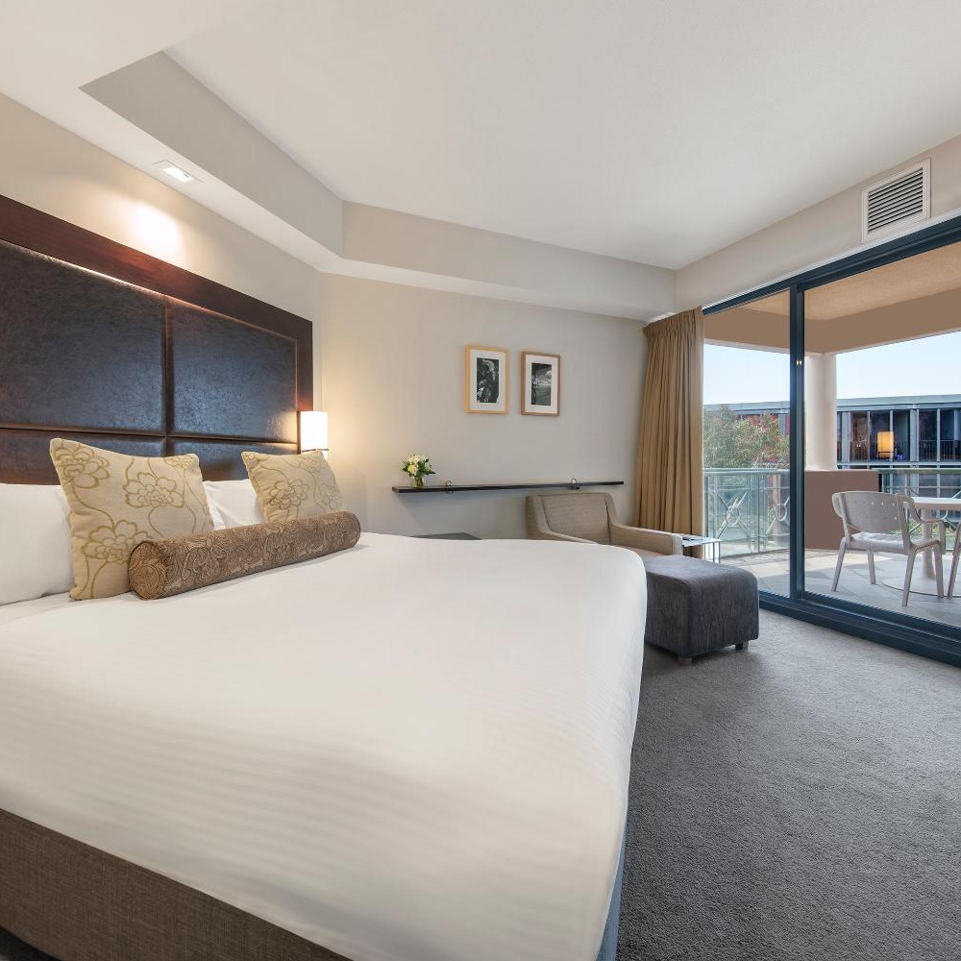 2 Bedrooms, Apartment, Double Bed, Balcony, Amora Herencia Riverwalk Melbourne 2/10