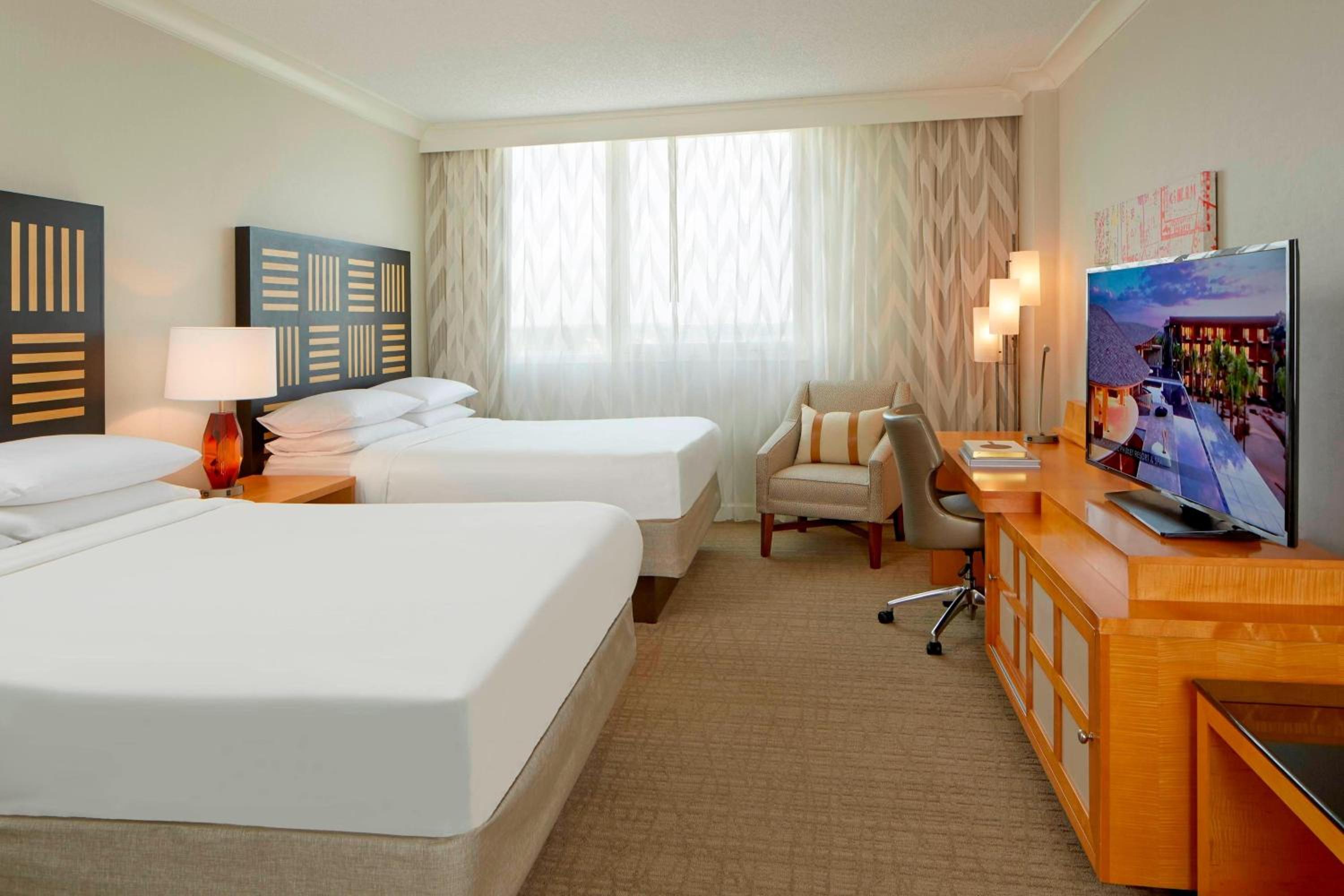 Guest Room, 2 Queen Beds, Club Floor, Top Floor
