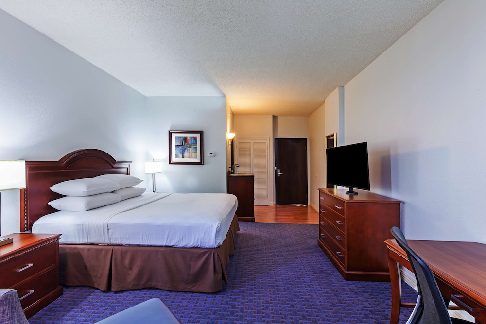 ROOM, KING BED, TOP FLOOR, CORNER