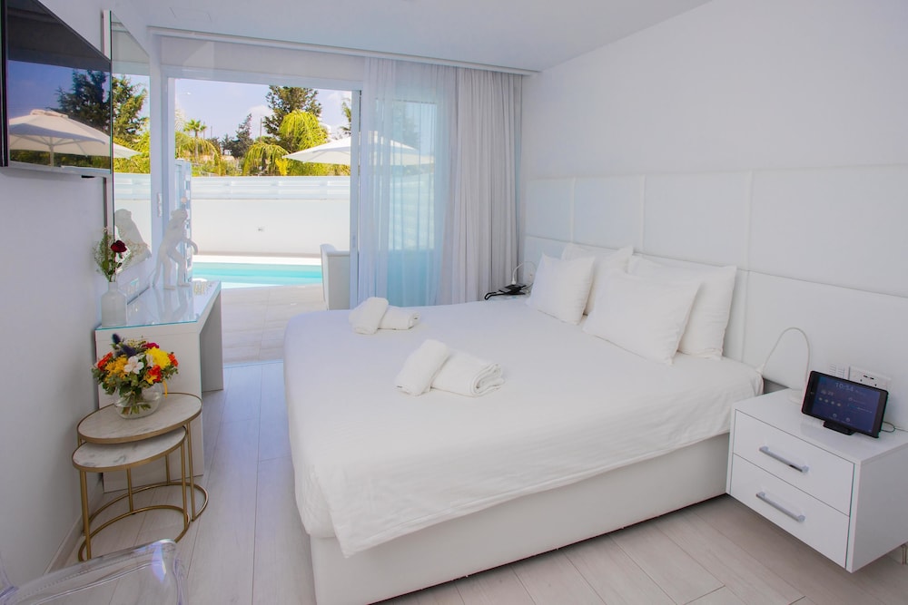 DELUXE, SUITE, PRIVATE POOL