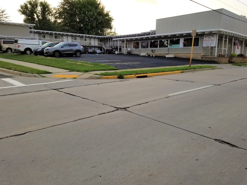 Hillcrest Motel 14/28