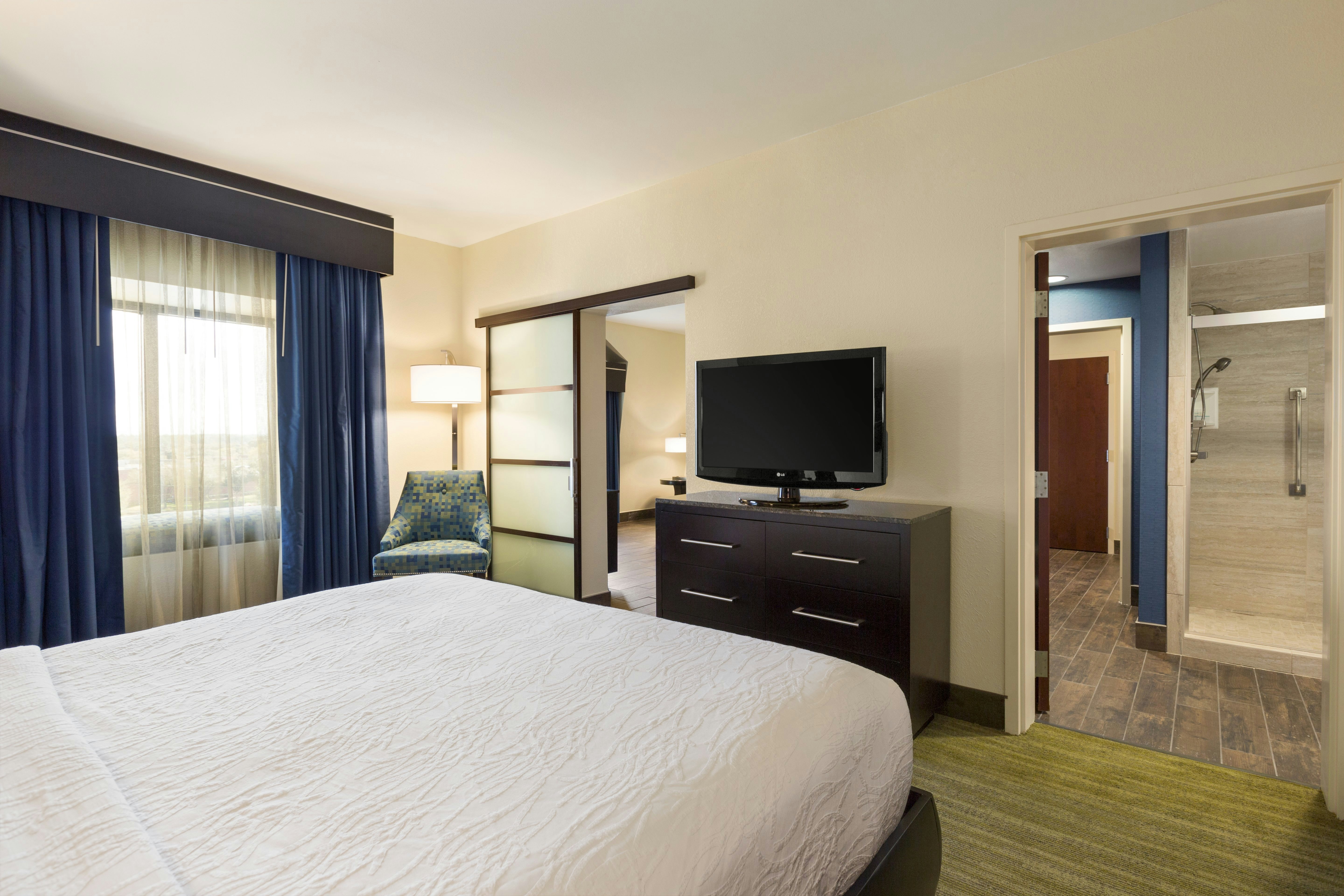 1 BEDROOM, DELUXE, SUITE, KING BED, SOFA