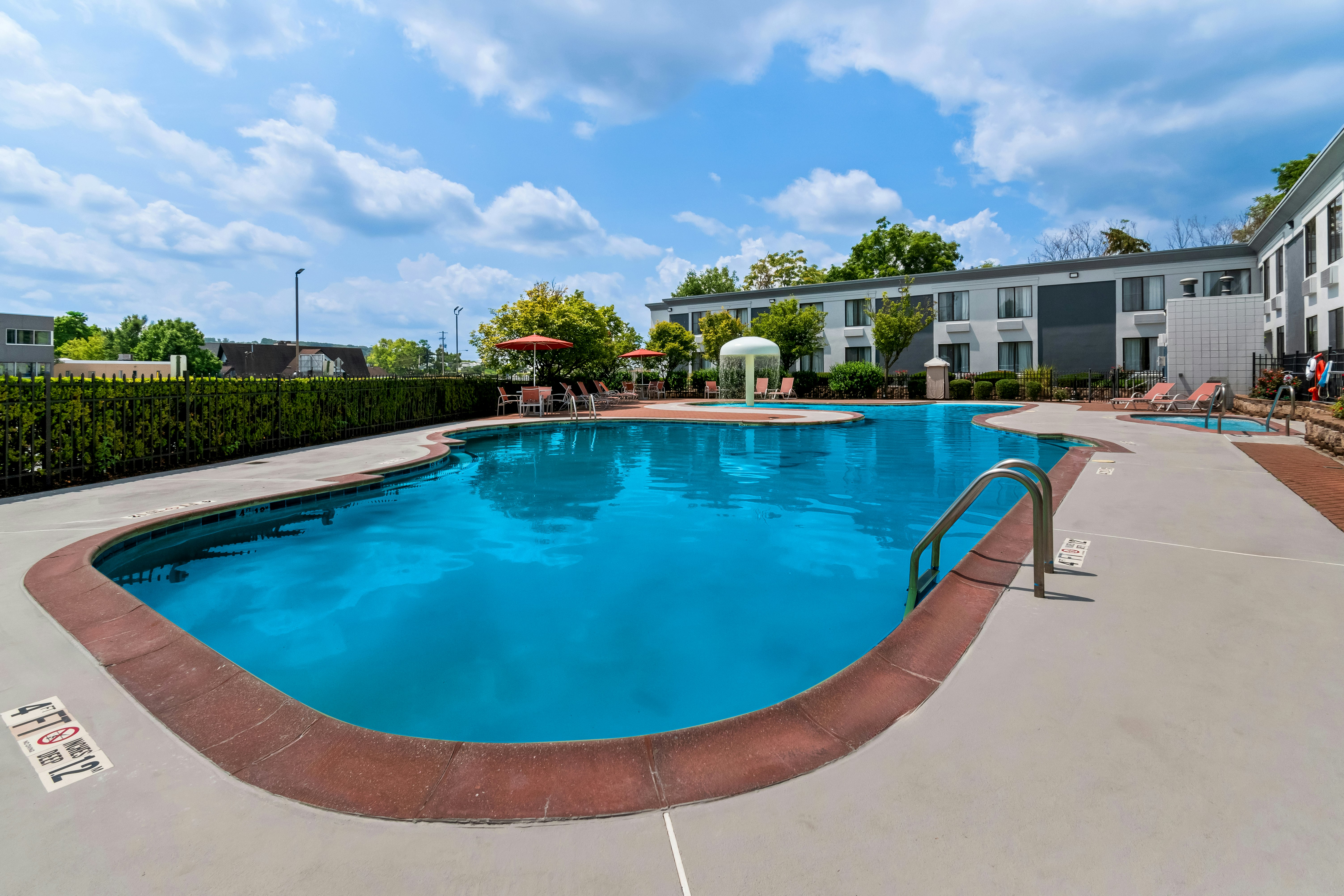 Spark by Hilton Hummelstown Hershey 18/18