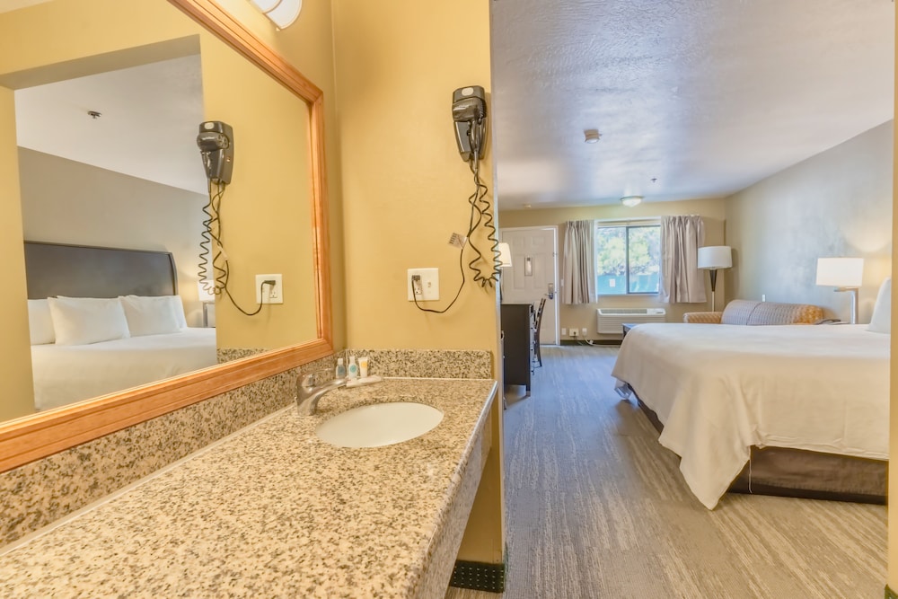 The Oakhurst Inn at Yosemite 40/58