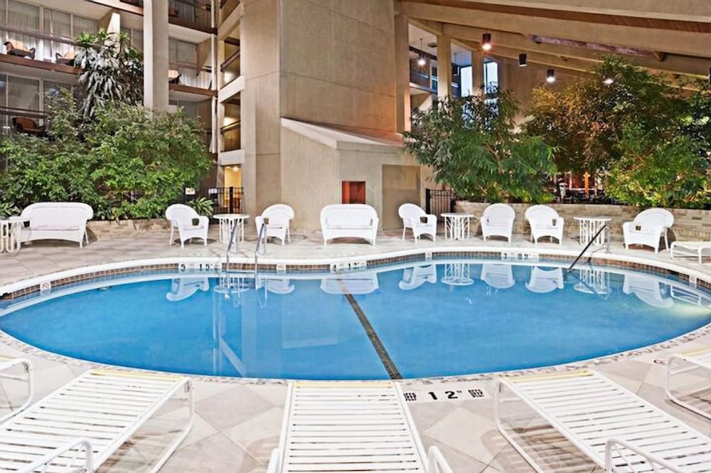 Days Inn by Wyndham Warren 1/26