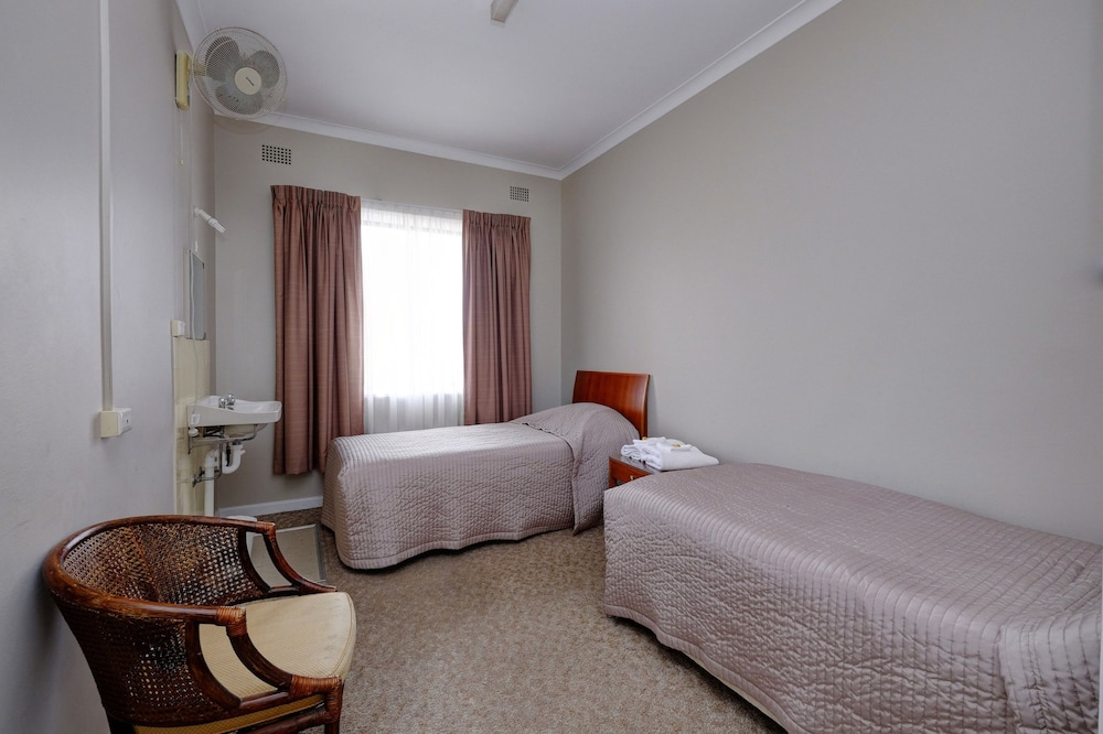 Lakes and Ocean Hotel Forster 13/40