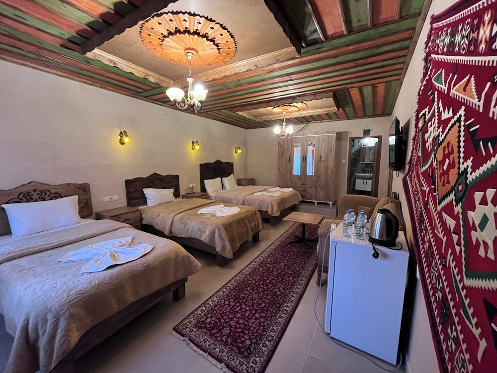 Falcon Cave Suites 11/49