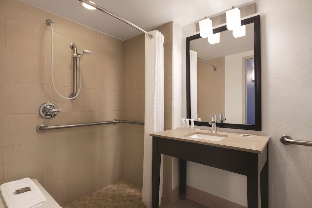 Country Inn Suites By Radisson Orlando Airport Fl 13/28