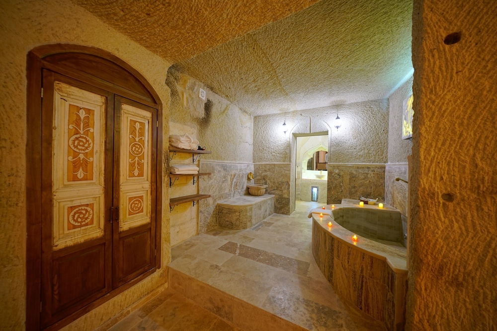 Serenus Cave Suites 23/50