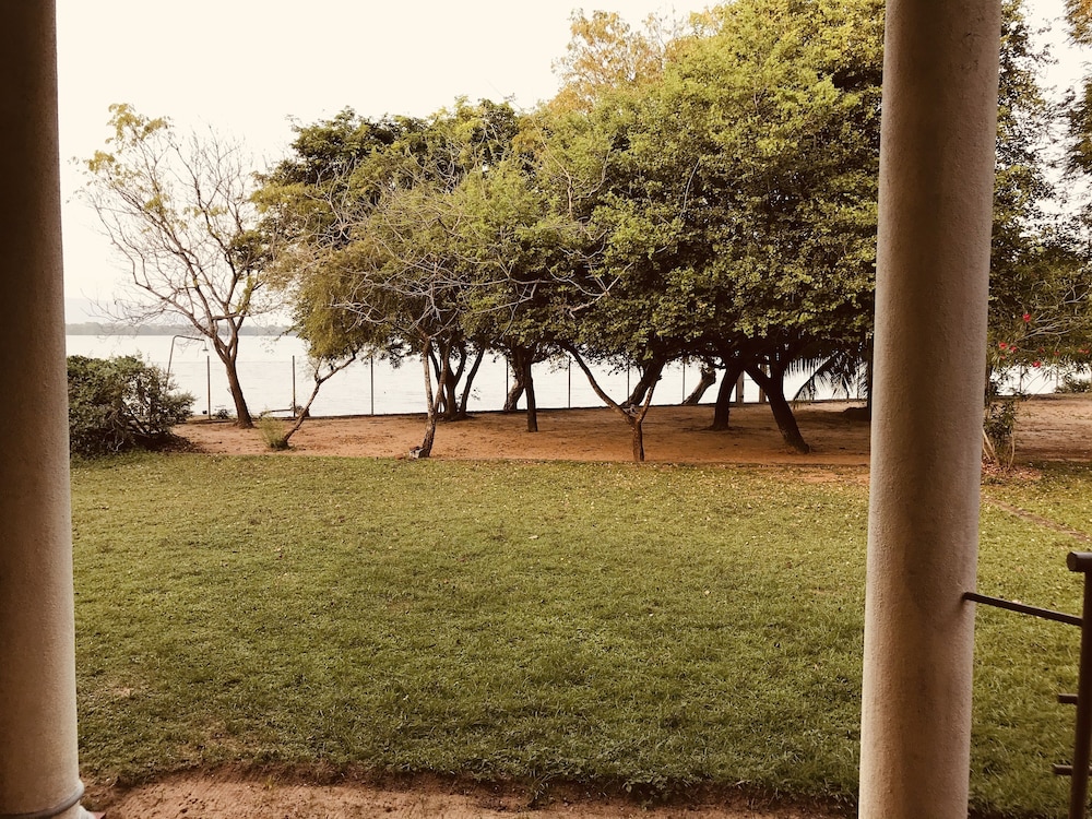 The Lake View Bungalow Yala 43/50
