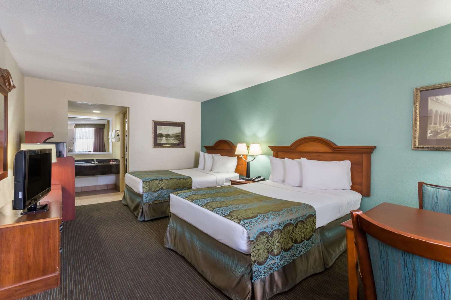 Baymont By Wyndham Sarasota 11/40