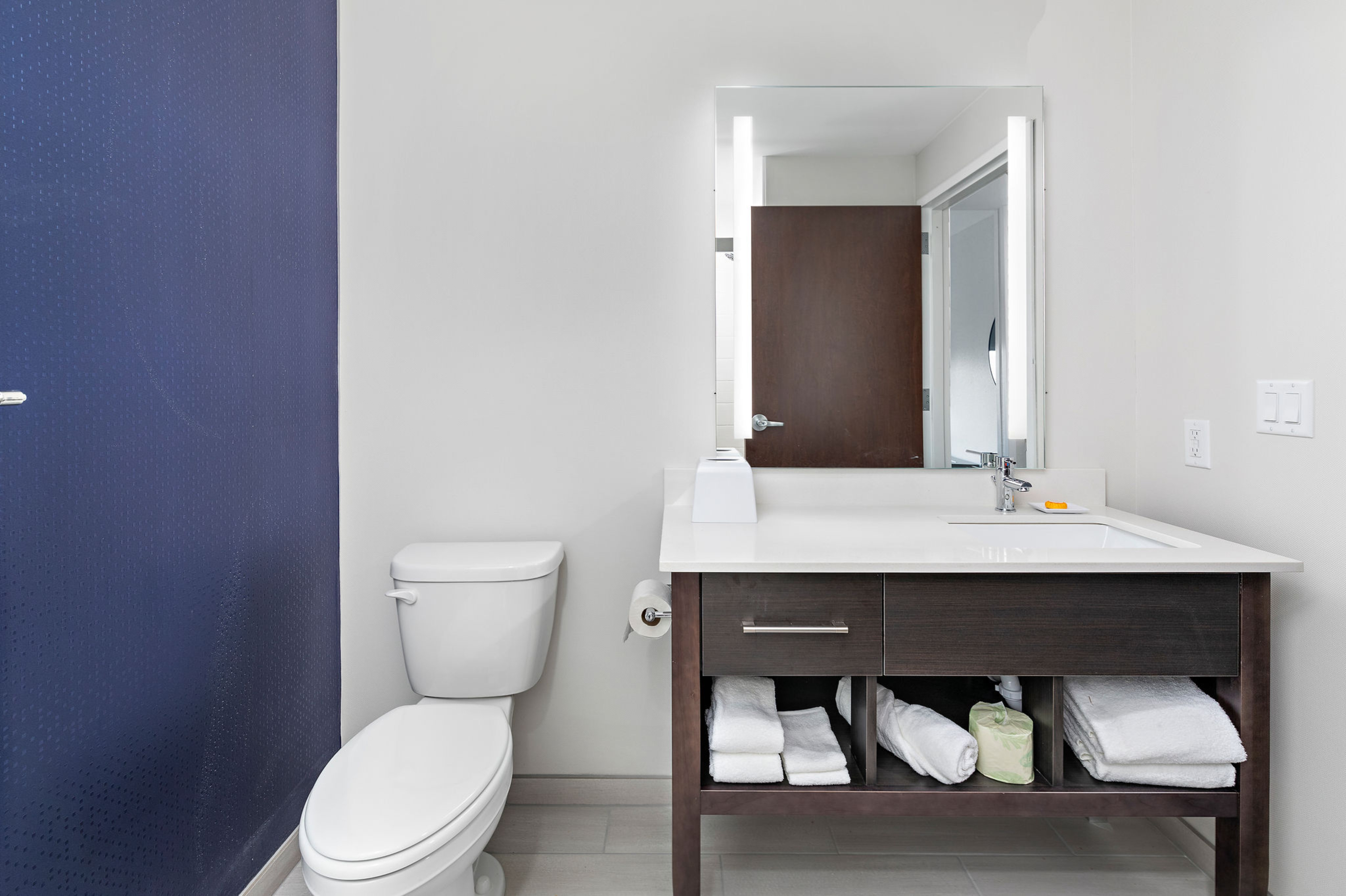 Holiday Inn Express Kansas City North Parkville, an IHG Hotel 48/50