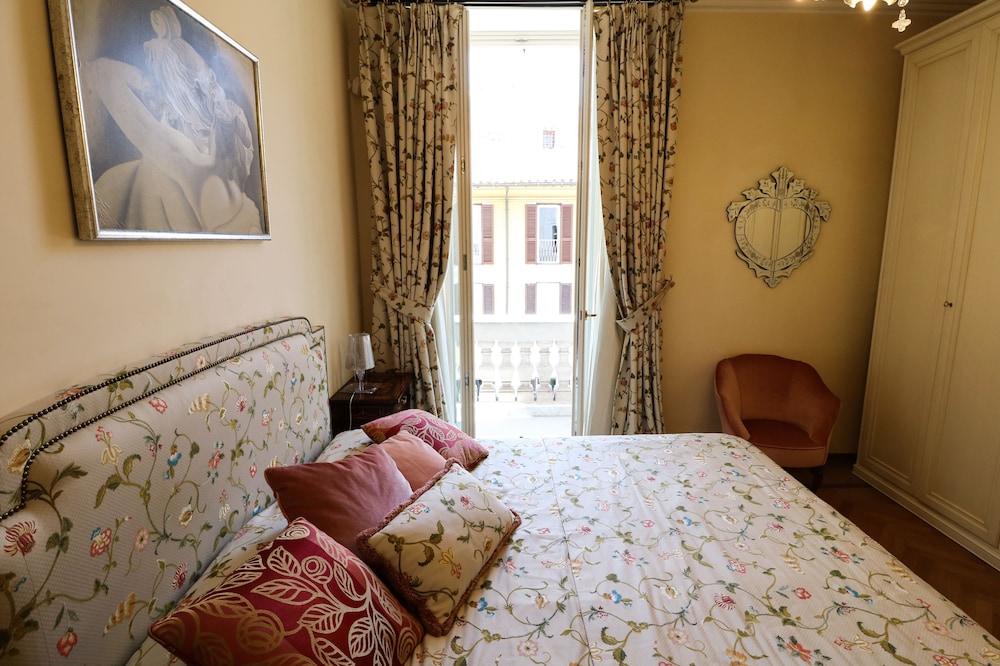 Rome King Suite 23/69