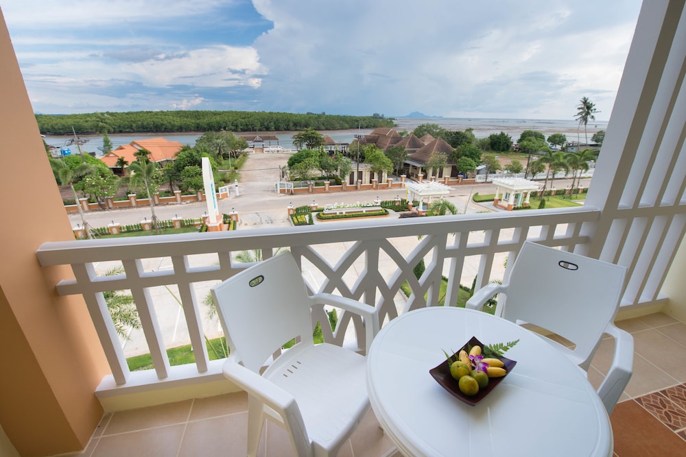 Krabi Front Bay Resort 36/50