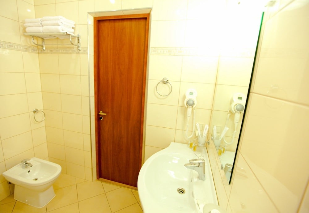 Regency Hotel 47/49