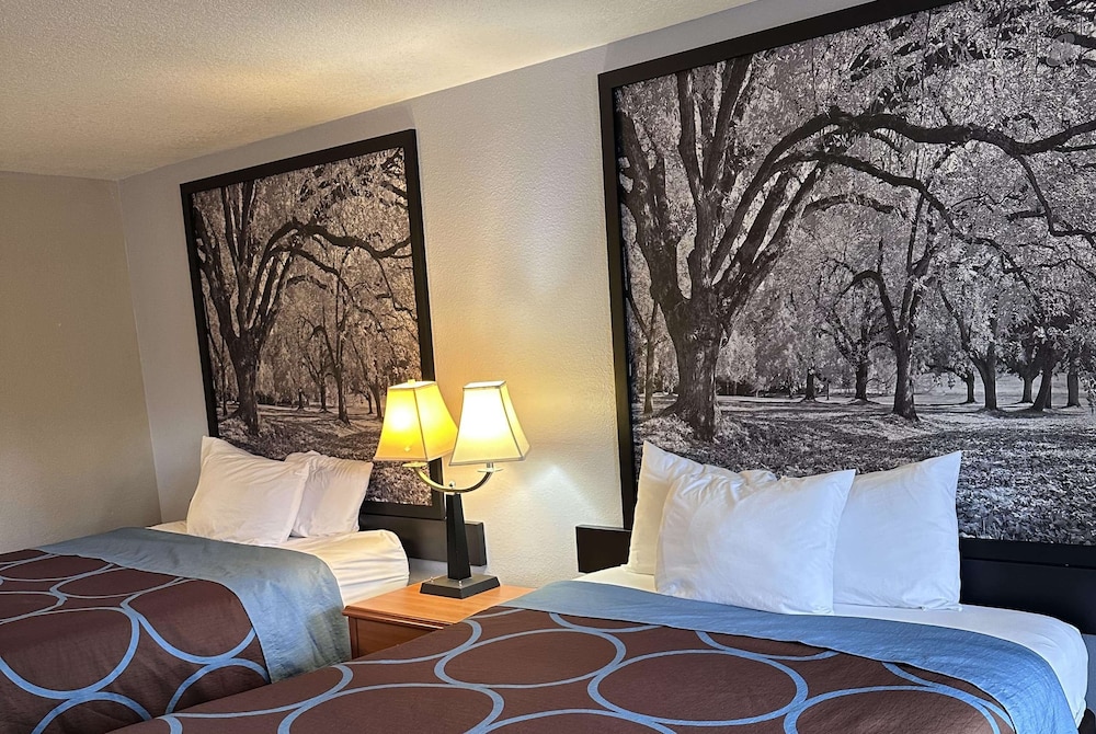 Super 8 by Wyndham Vancouver East 37/51