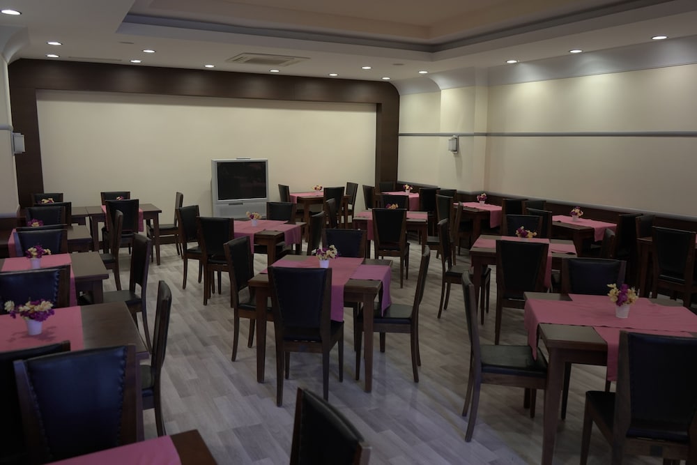 Sirma Hotel 32/50