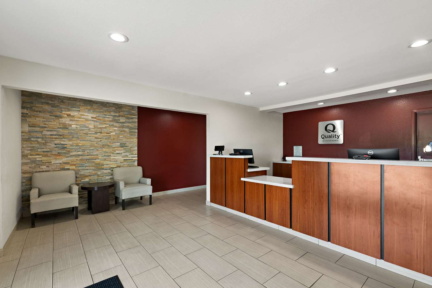 Quality Suites Wildwood The Villages 3/17