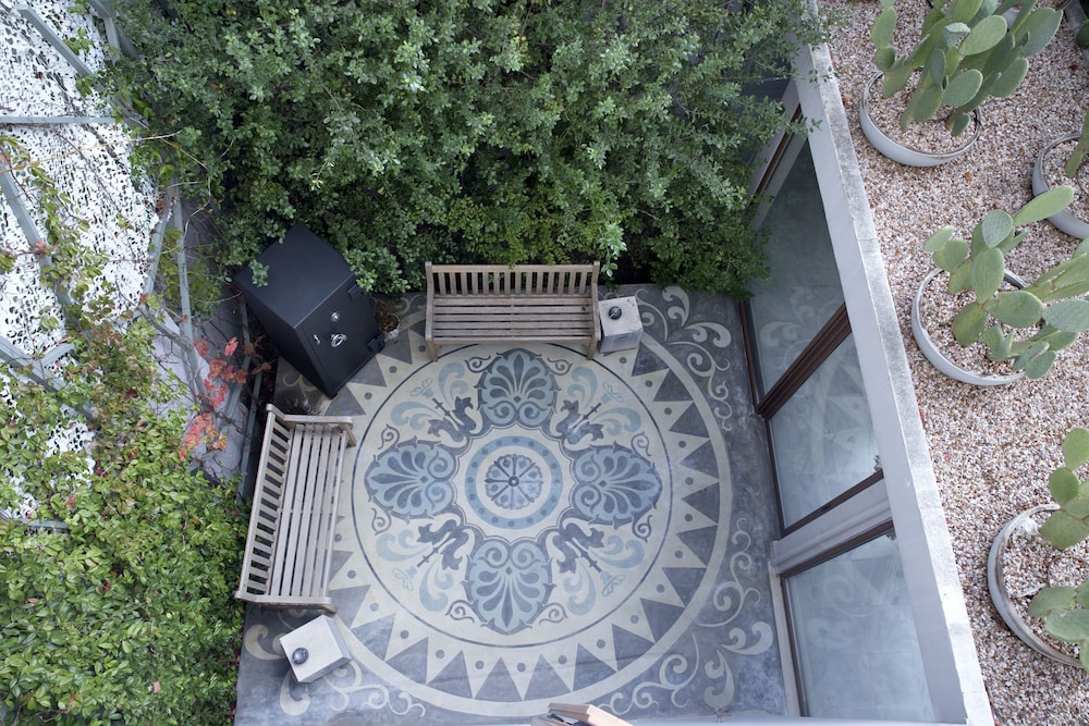 Apollon Library Suites 3/38