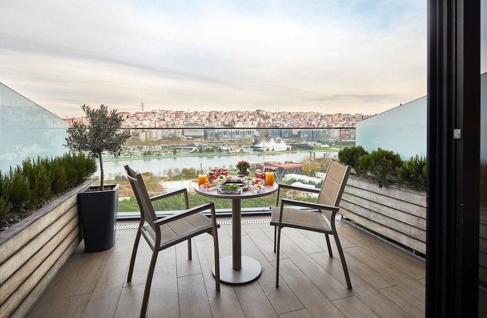 Movenpick Hotel Istanbul Golden Horn 69/89
