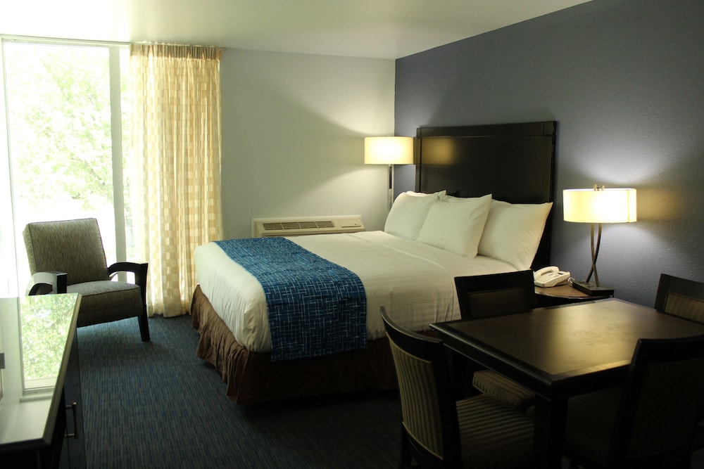 Travelodge By Wyndham Waters Edge Hotel Racine 11/27