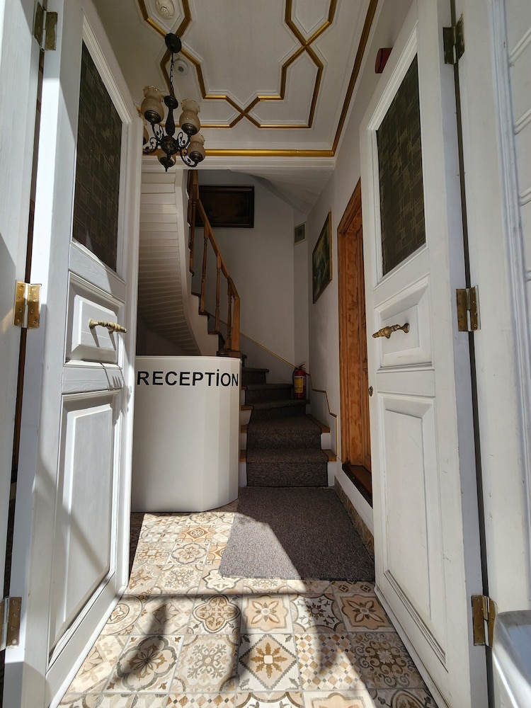 W. House Kadikoy 16/60