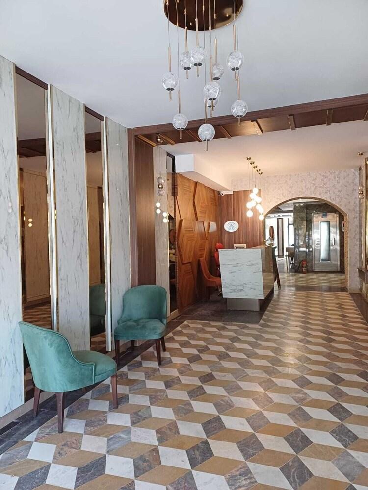 Cenas Hotel 3/8