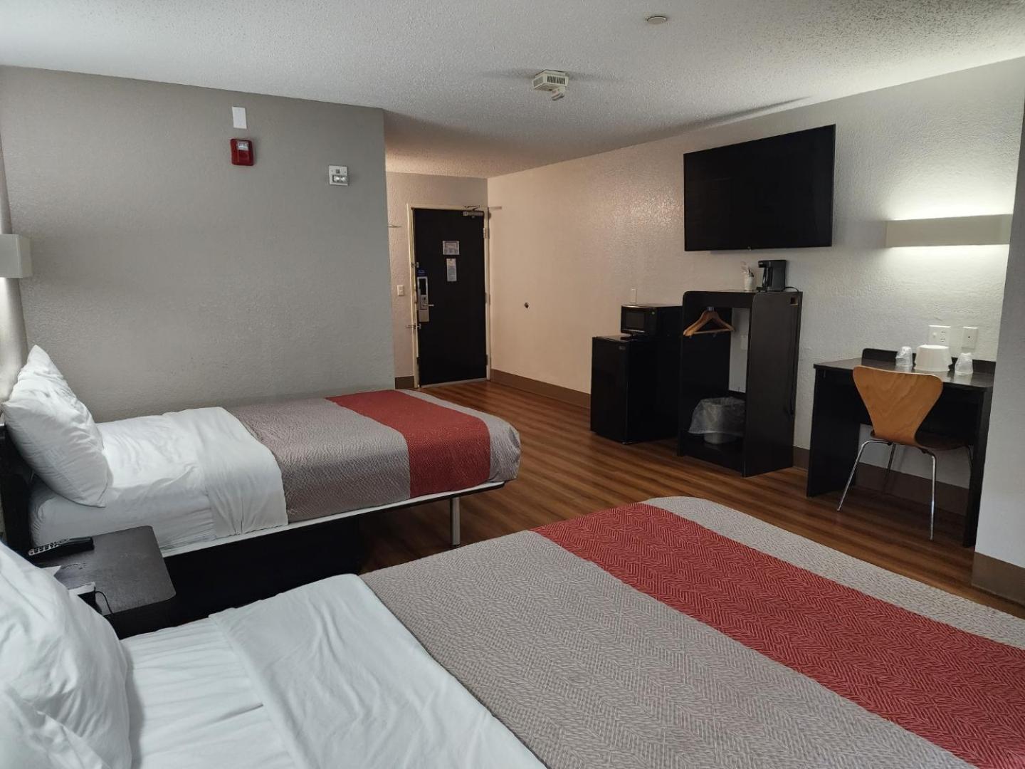 ROOM, QUADRUPLE, ACCESSIBLE