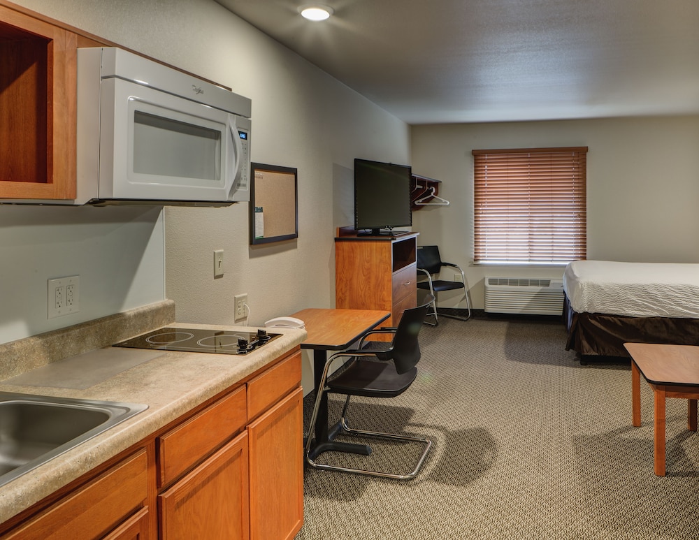 WoodSpring Suites Columbus NE I-270 Airport 34/38