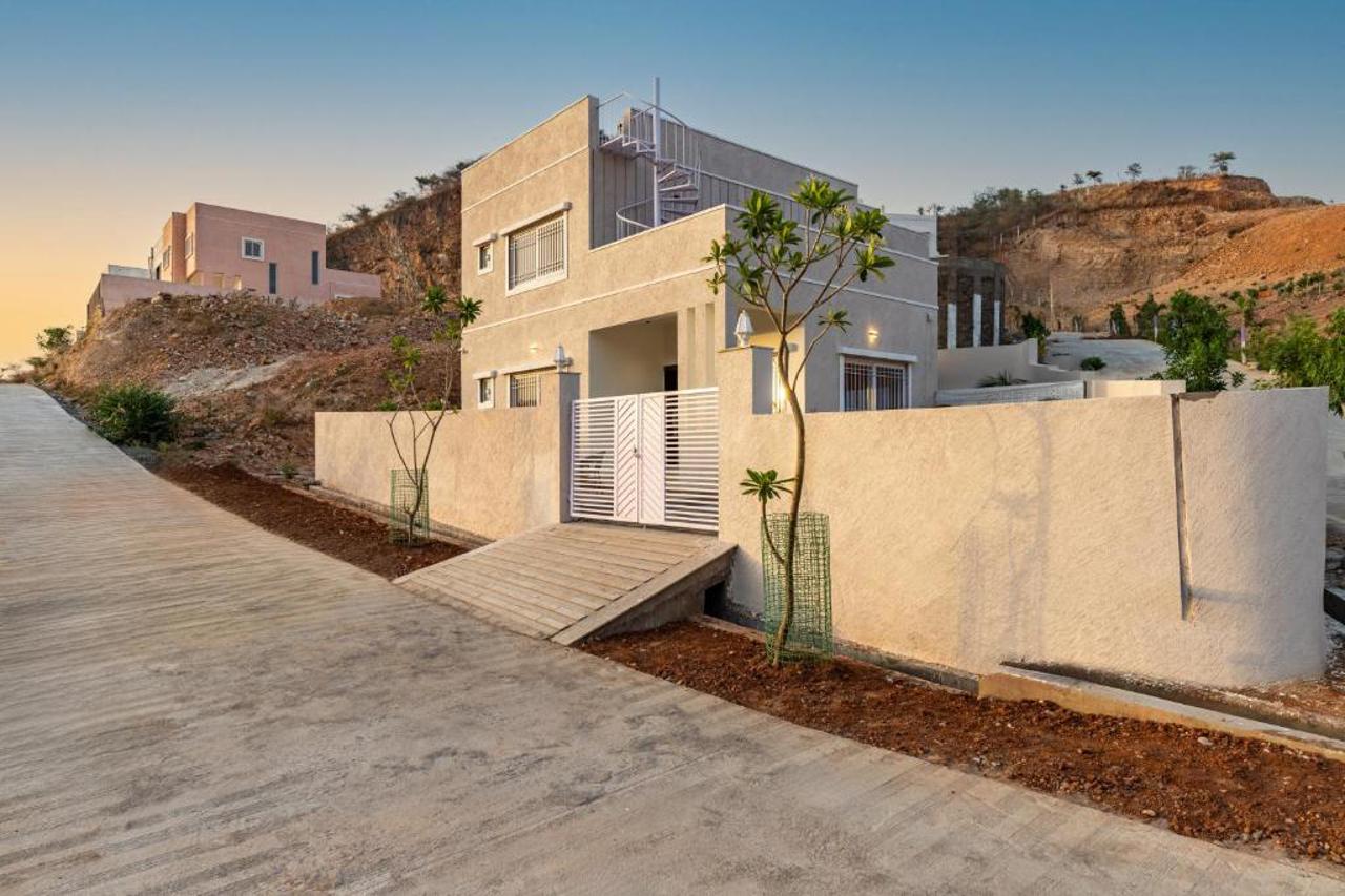 ELIVAAS Luxe 3 BHK with Pvt Pool Shourya Zenna 10/13