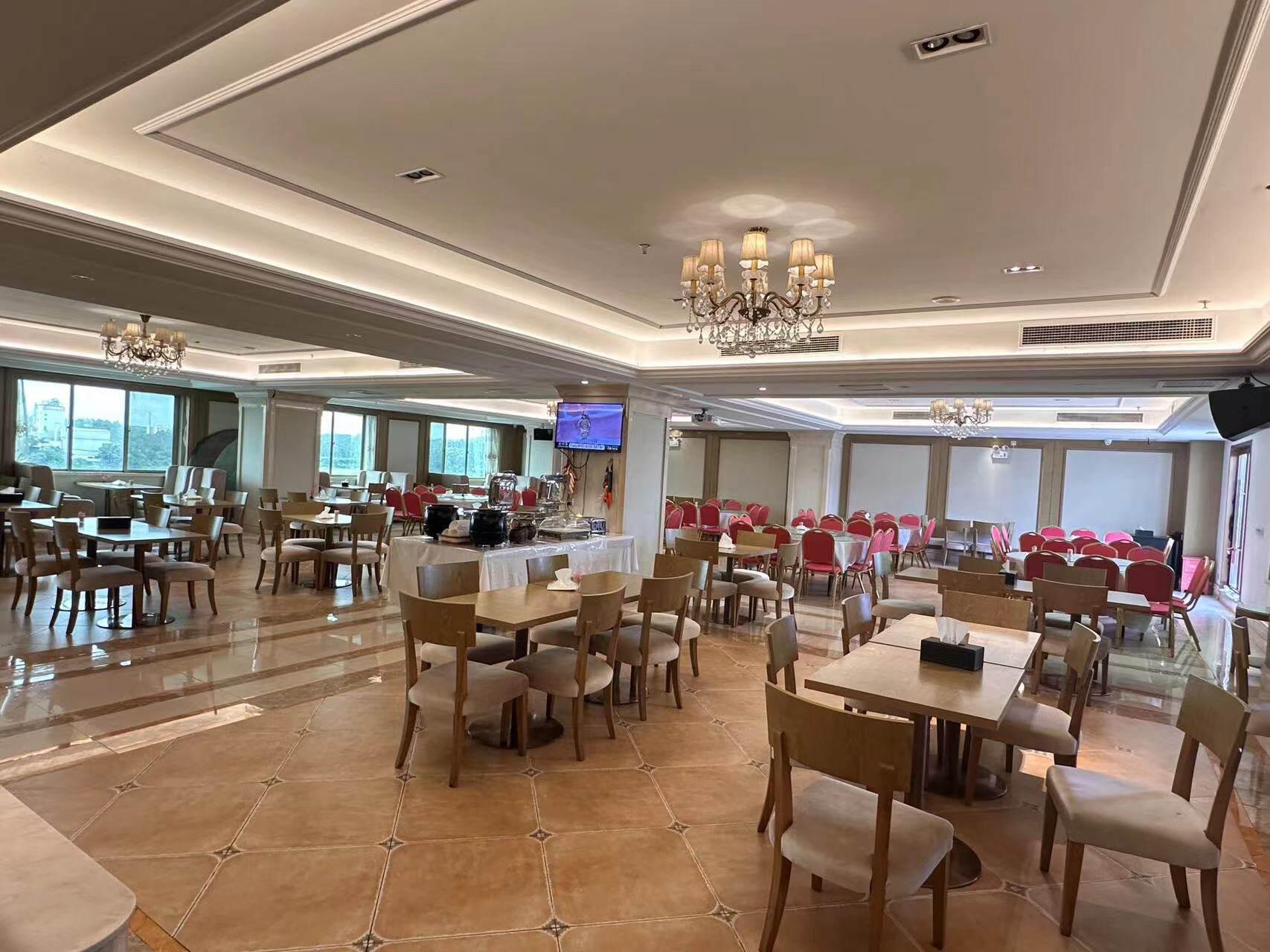 Vienna International Hotel (Haikou Old Town High Speed Railway Station) 48/58