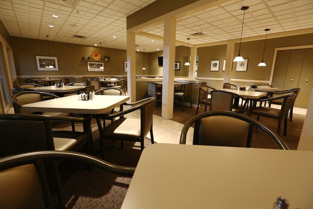 Ramada by Wyndham Midtown Grand Island 24/30