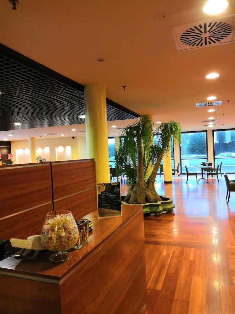 Mercure Rome Leonardo Da Vinci Airport 24/50